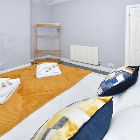 The Yellow Door By Avenew Management Serviced Accommodation Stoke-on-Trent Exterior foto