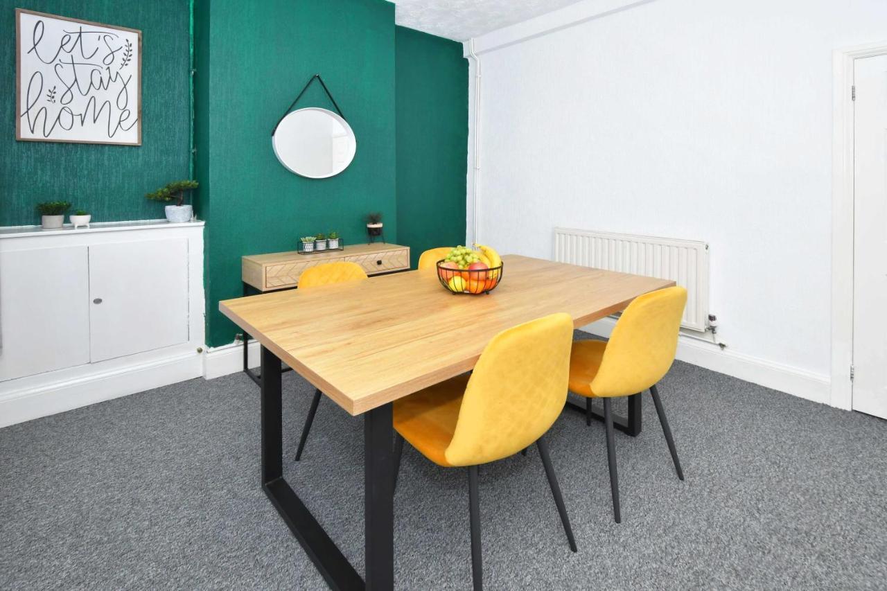 The Yellow Door By Avenew Management Serviced Accommodation Stoke-on-Trent Exterior foto