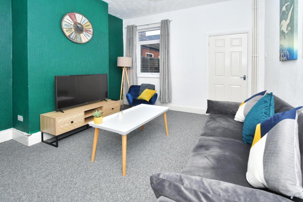 The Yellow Door By Avenew Management Serviced Accommodation Stoke-on-Trent Exterior foto