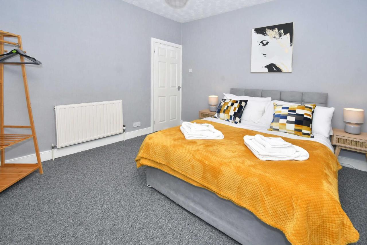 The Yellow Door By Avenew Management Serviced Accommodation Stoke-on-Trent Exterior foto