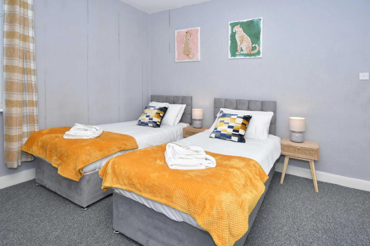 The Yellow Door By Avenew Management Serviced Accommodation Stoke-on-Trent Exterior foto