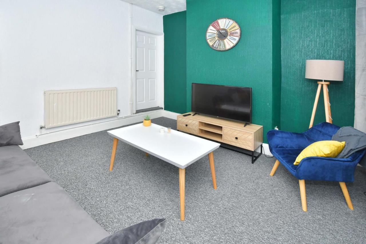 The Yellow Door By Avenew Management Serviced Accommodation Stoke-on-Trent Exterior foto