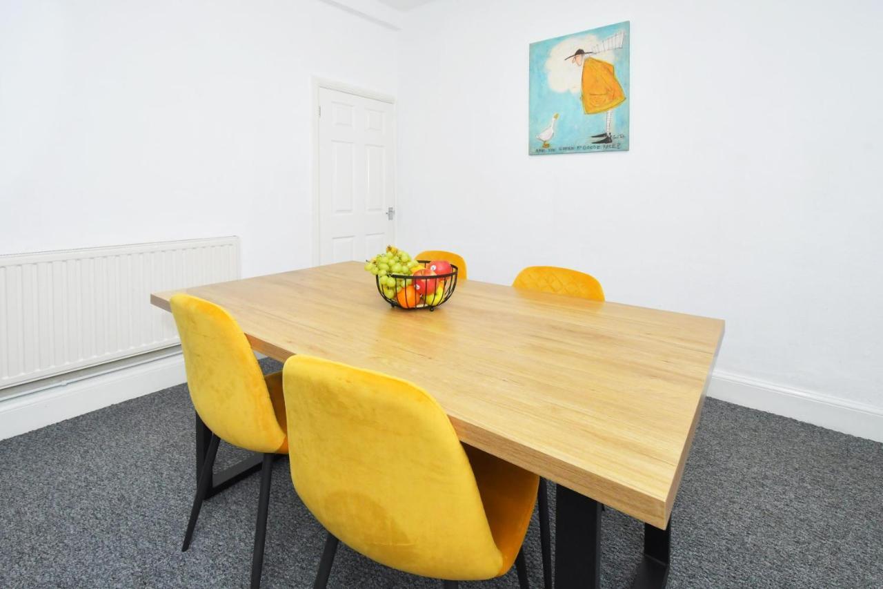 The Yellow Door By Avenew Management Serviced Accommodation Stoke-on-Trent Exterior foto