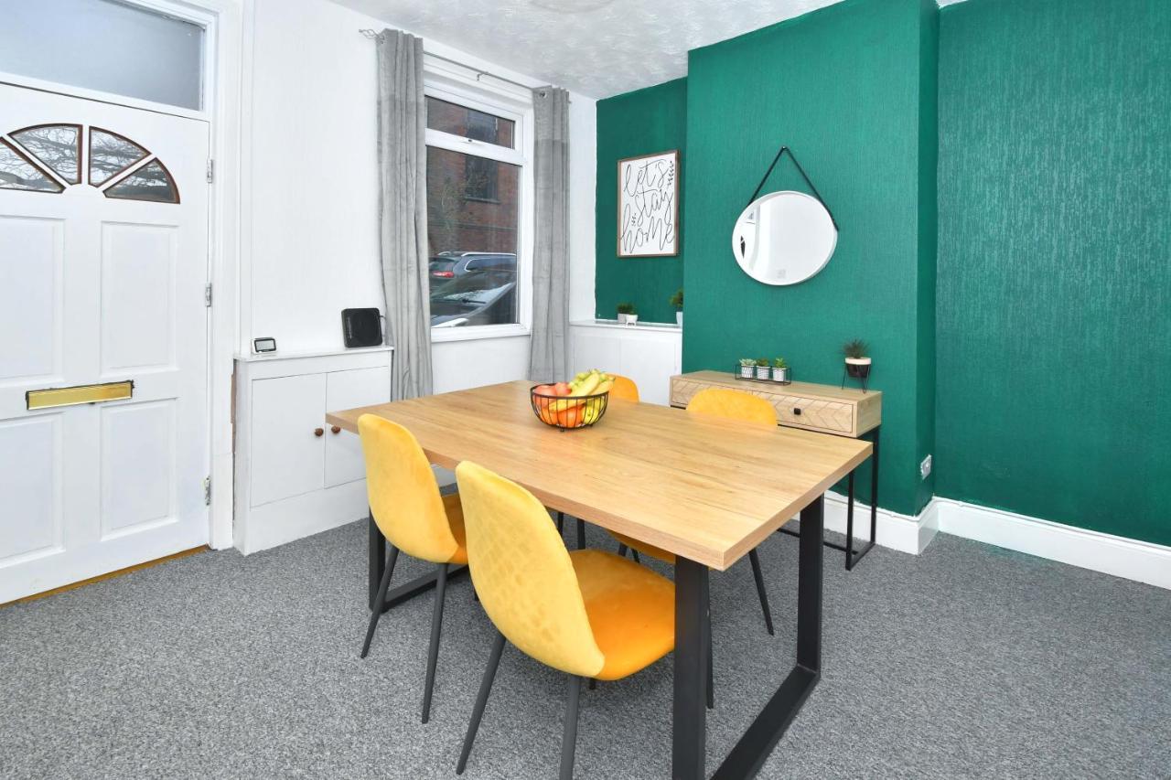 The Yellow Door By Avenew Management Serviced Accommodation Stoke-on-Trent Exterior foto