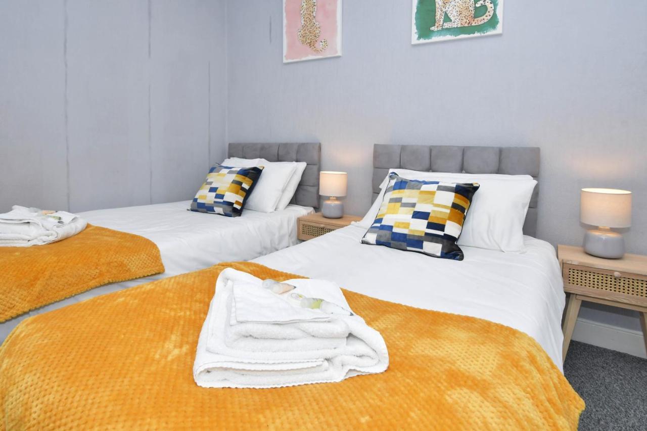 The Yellow Door By Avenew Management Serviced Accommodation Stoke-on-Trent Exterior foto