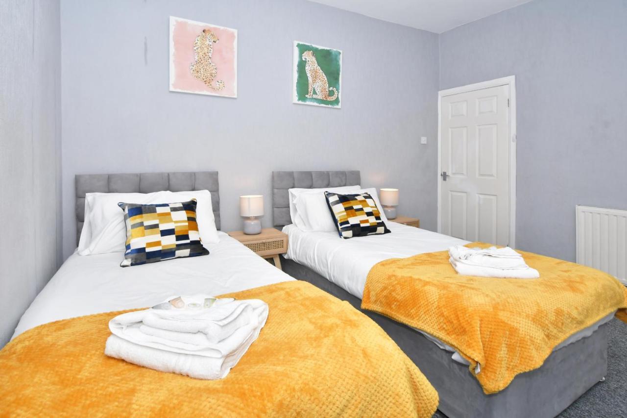 The Yellow Door By Avenew Management Serviced Accommodation Stoke-on-Trent Exterior foto