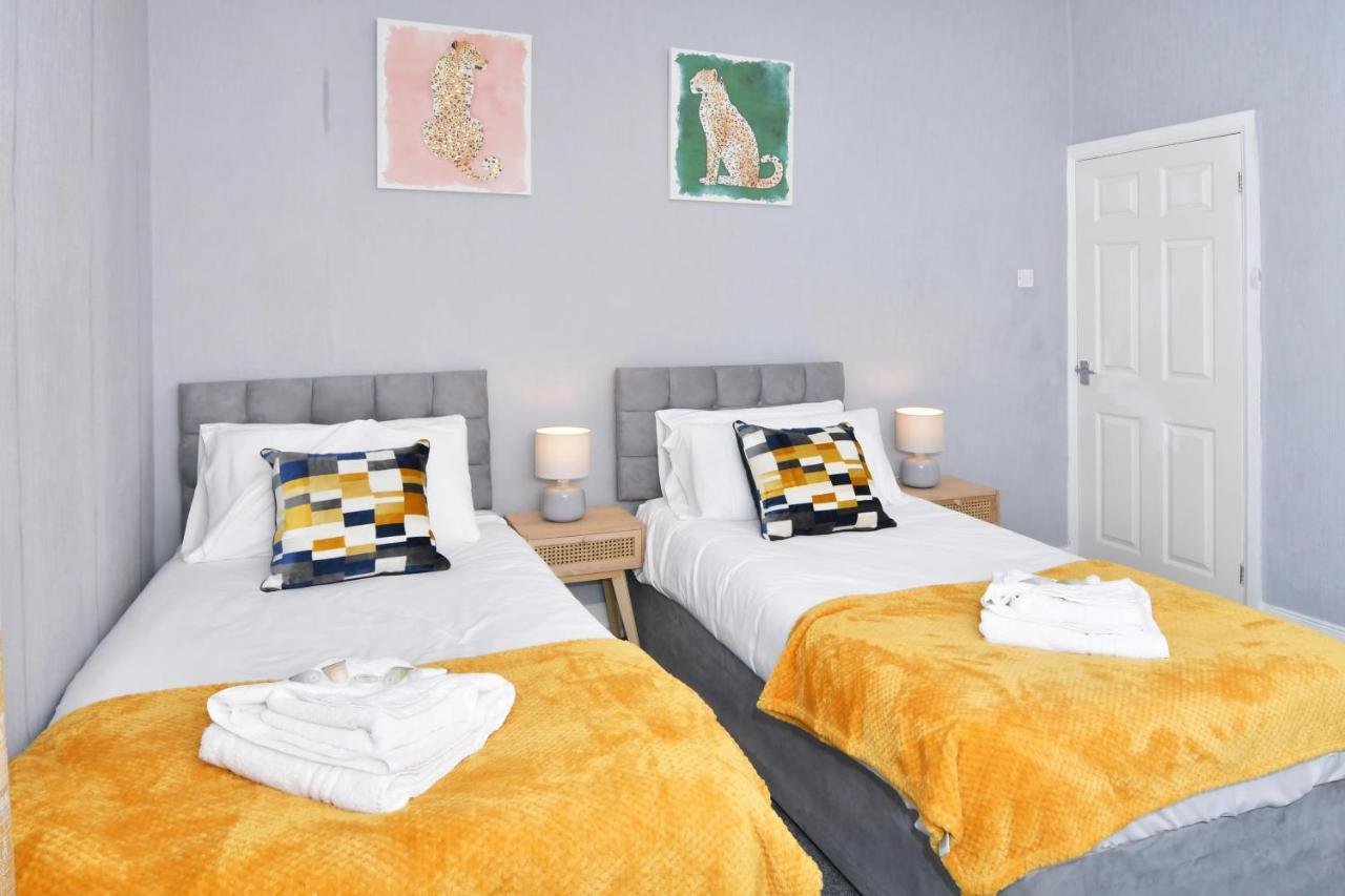 The Yellow Door By Avenew Management Serviced Accommodation Stoke-on-Trent Exterior foto