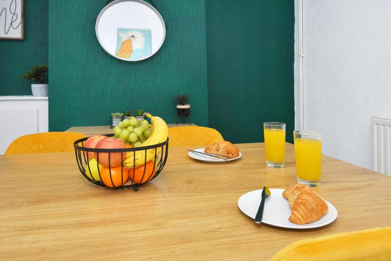 The Yellow Door By Avenew Management Serviced Accommodation Stoke-on-Trent Exterior foto