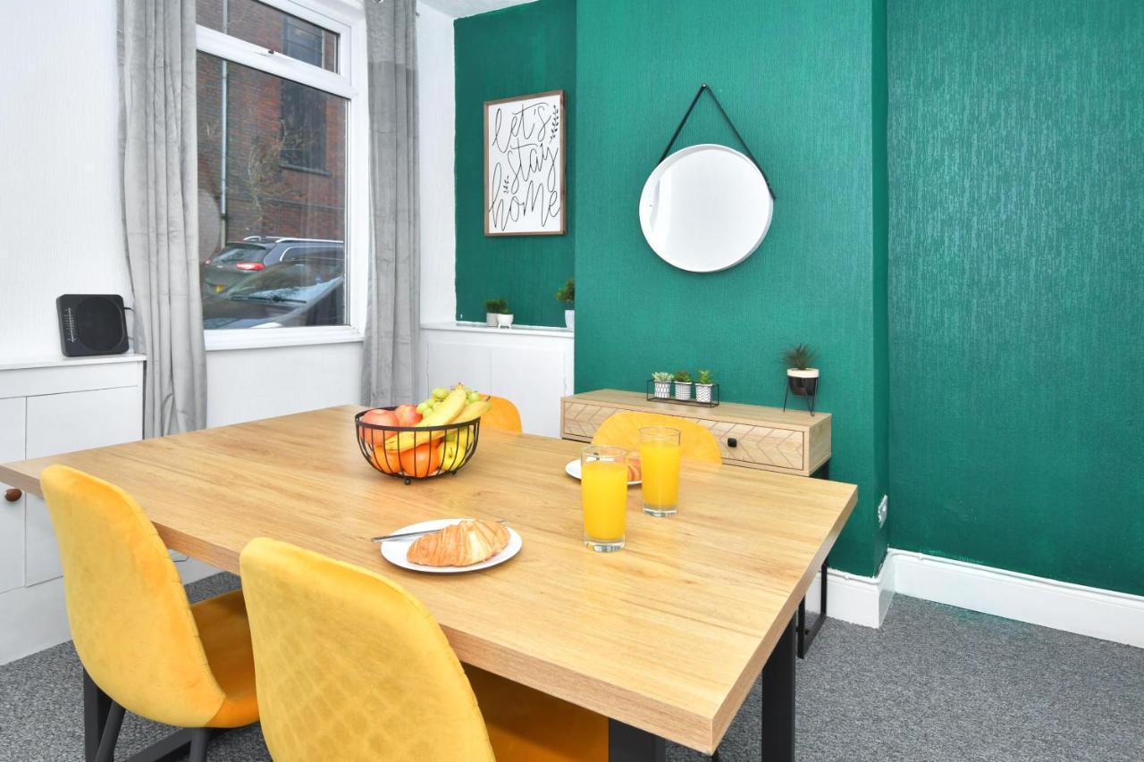 The Yellow Door By Avenew Management Serviced Accommodation Stoke-on-Trent Exterior foto